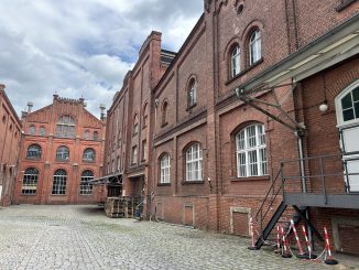 Die Braugebäude der Brauerei Landskron bestehen aus roten Backsteinen.